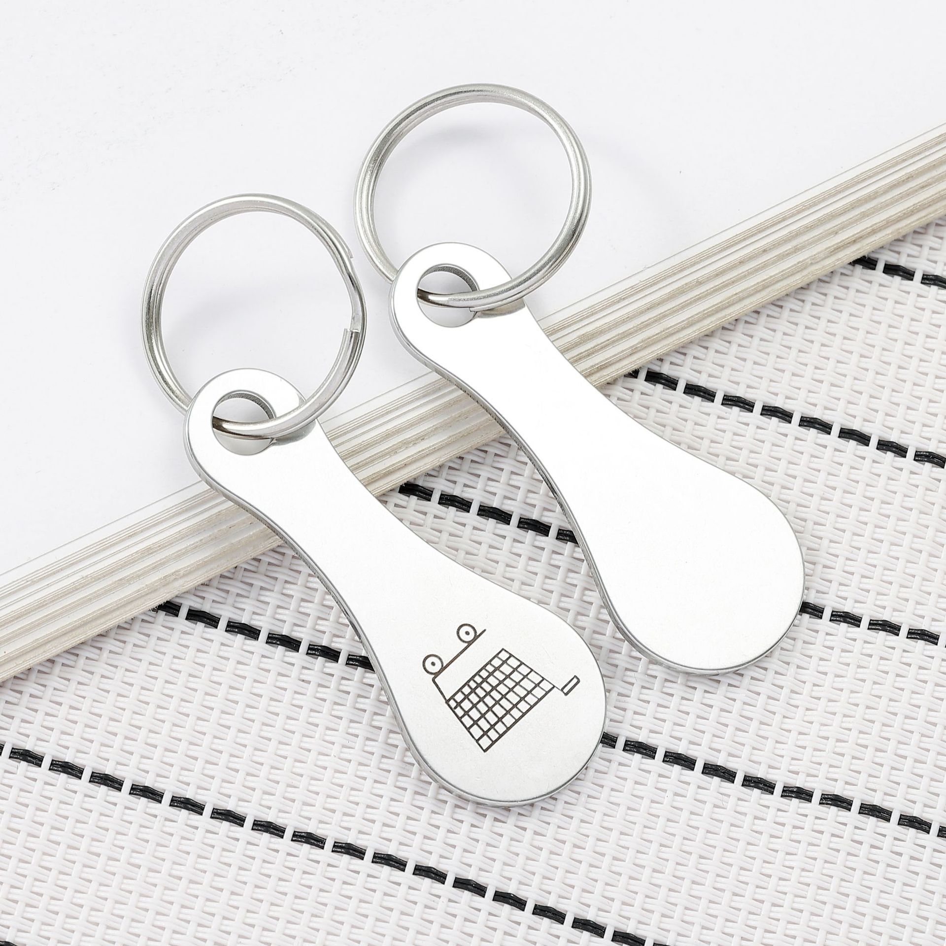 Token Coin Mechanism - ﻿ カート用ショッピングトークン、トロリーキー、キーホルダー、コイン、クォーター、食料品店、スーパーマーケット用ホルダー、キーリング、メタルリング、コインの交換・ロック解除用。